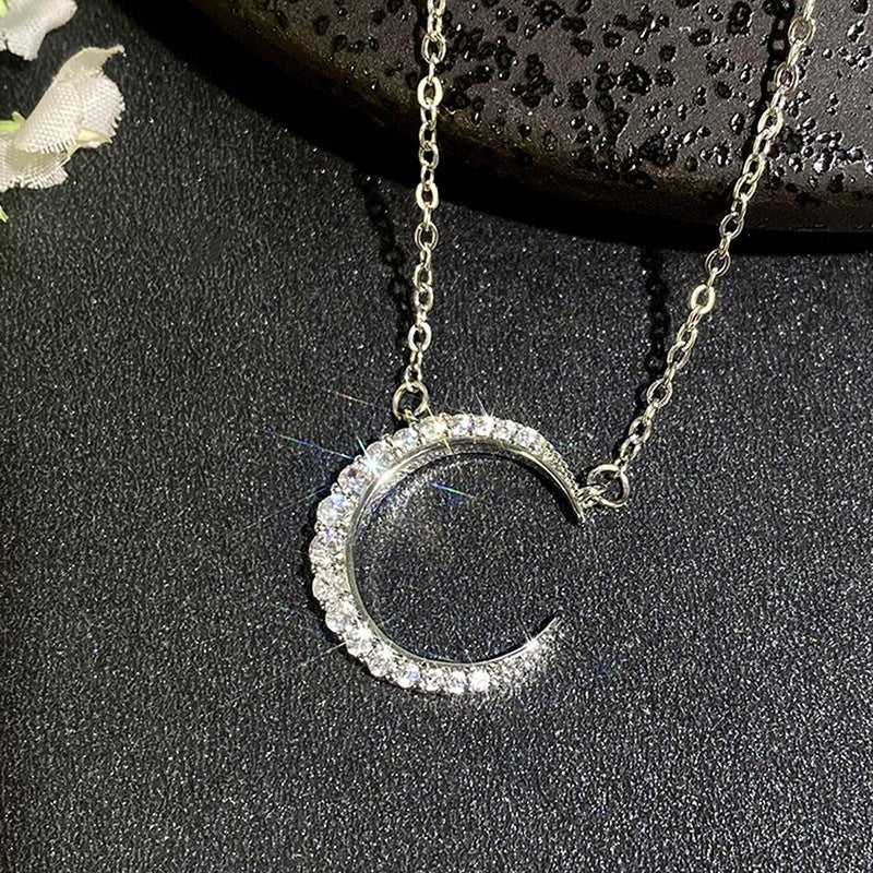 Women's Stylish Simple And Versatile Moon Necklace